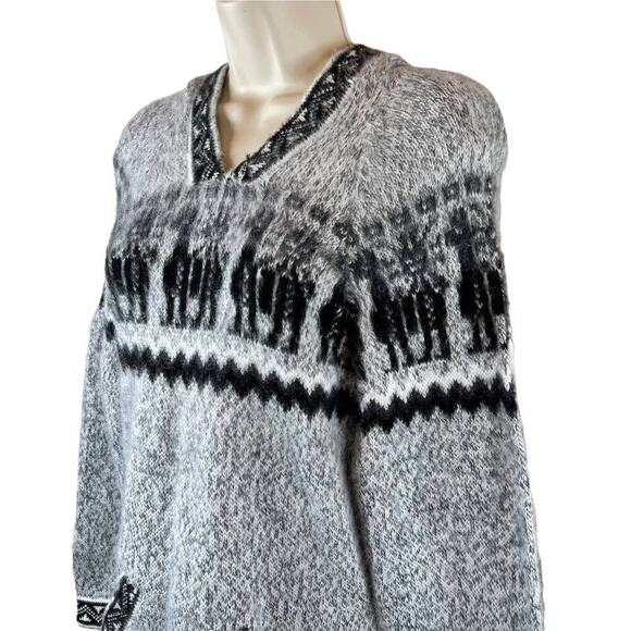 Peruvian Wool Blend Sweater in Gray and Black Women's Size Medium - Picture 4 of 9